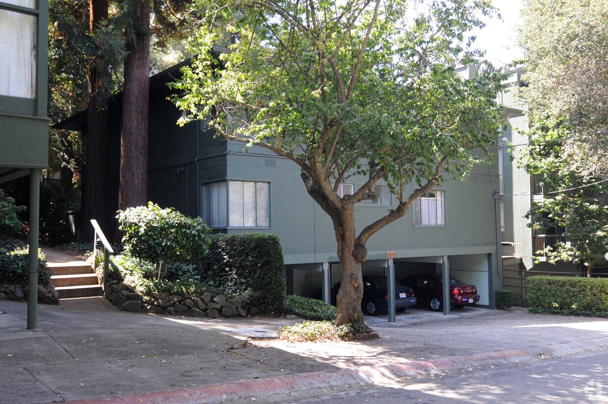 Primary Photo - 2704 Virginia St