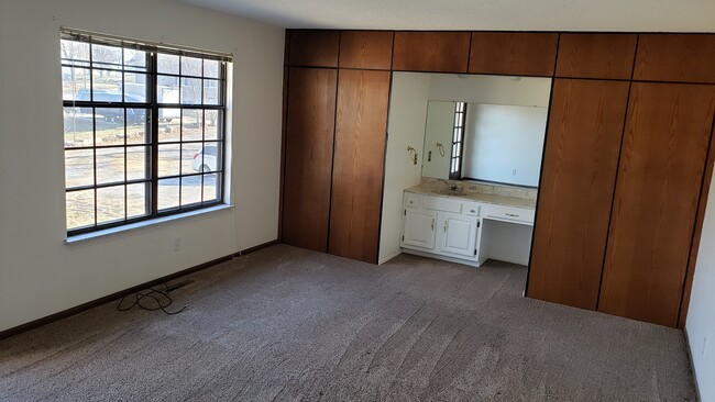 Very large master bedroom - 217 Emerson Ave