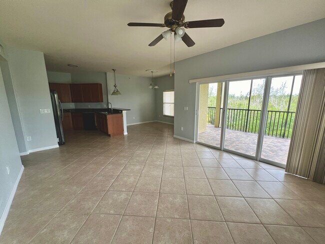 Foto del edificio - 10060 Lake Cove Dr