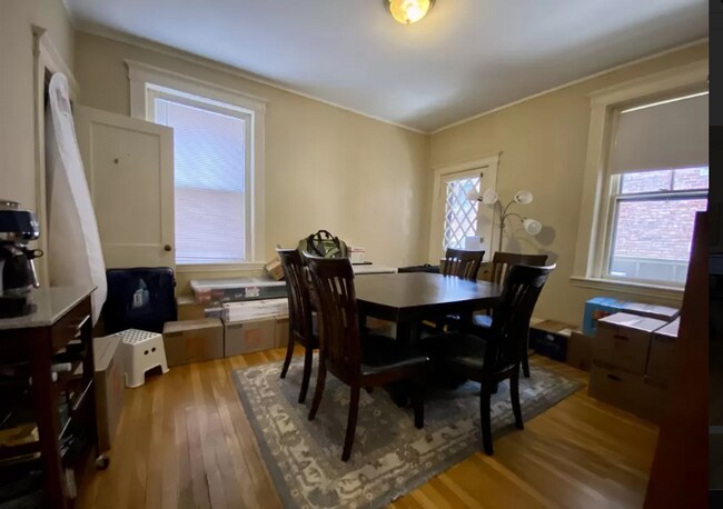 Foto del edificio - 73 Longwood Ave