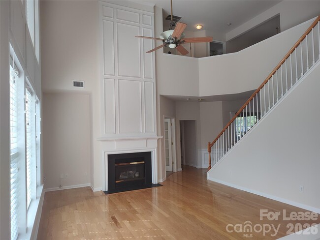 Building Photo - 10804 Fountaingrove Dr