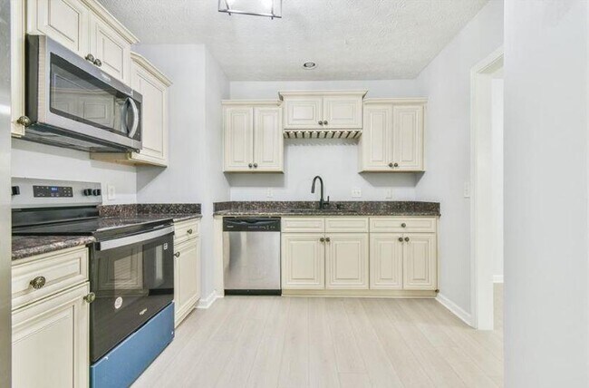 Foto del edificio - 6125 Brookechase Ln
