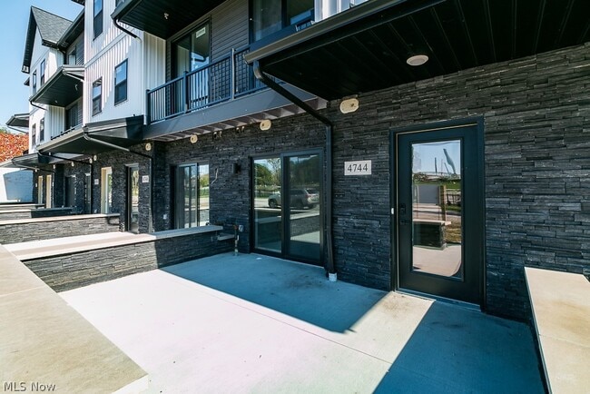 Building Photo - 4752 Walworth Ave