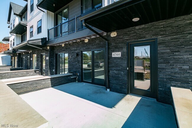 Foto del edificio - 4752 Walworth Ave