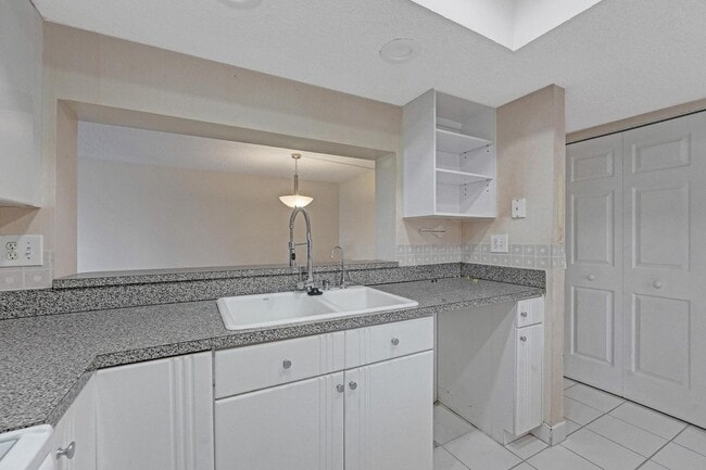 Building Photo - 9531 Seagrape Dr
