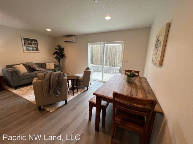 Building Photo - 3 br, 2.5 bath House - 2920 NE 137th St