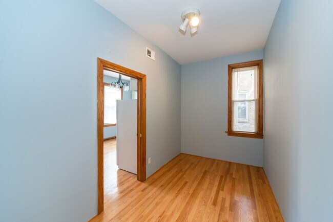 Foto del edificio - 1307 N Ashland Ave