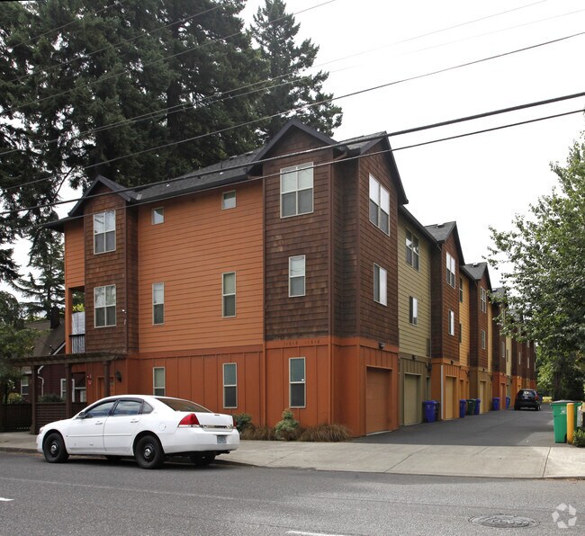 Primary Photo - Gables on Stark