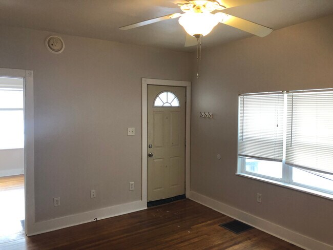Foto del edificio - 404 W Springfield Ave