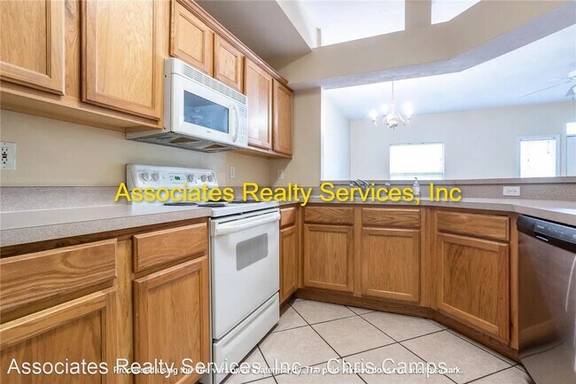 Building Photo - 3 br, 3.5 bath House - 4938 NW 1st Place