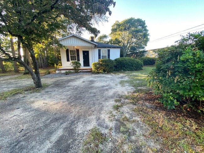 Building Photo - Northeast Home