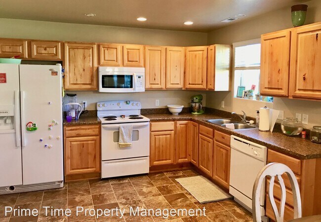 Building Photo - 4 br, 2.5 bath House - 763 E Sandhill Court