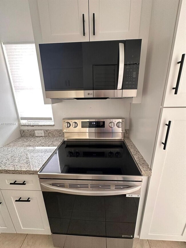 Foto del edificio - 910 Twin Lakes Dr