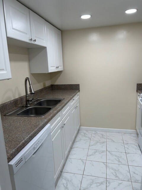 Foto del edificio - 2430 Harn Blvd