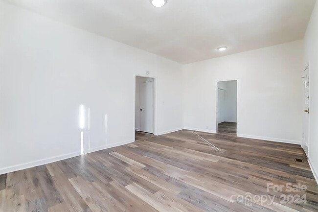 Foto del edificio - 110 E 5th Ave