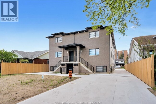 Building Photo - 1044 Howard Ave