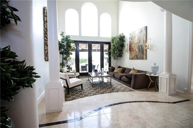 Foto del edificio - 2300 Dobbins Ln