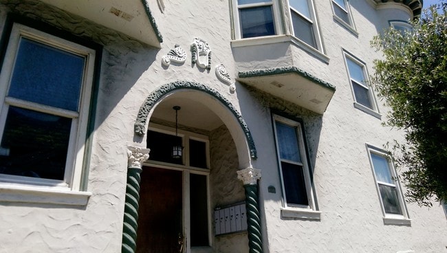 Building Photo - 100 Hugo St