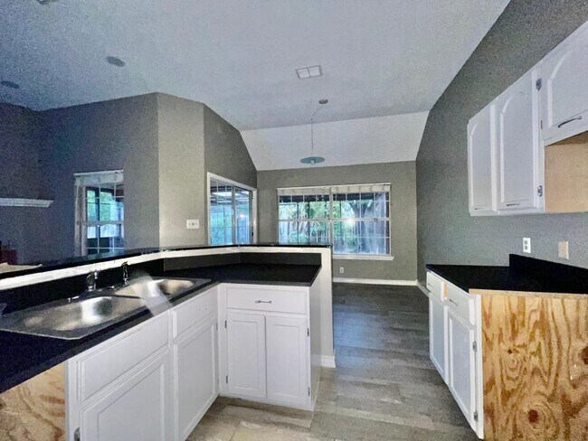 Building Photo - 314 Cinnamon Teal Loop