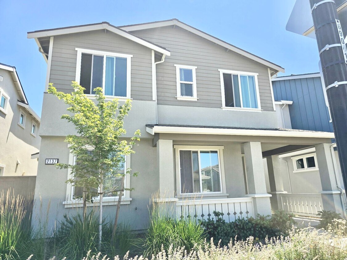 Primary Photo - Elegant & Functional – Your Spring Lake Dr...