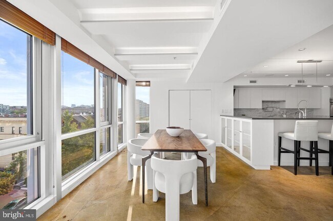 Foto del edificio - 2002 Massachusetts Ave NW