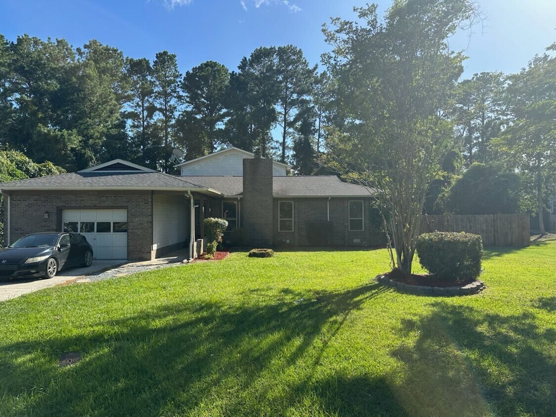 Foto principal - Gorgeous 5 Bedroom, 3 Bathroom Home In Cou...