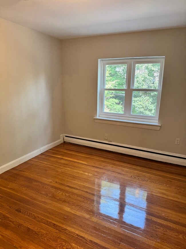 Building Photo - 65 Chiswick Rd