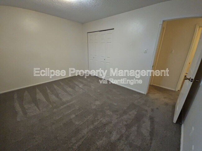 Foto del edificio - 208 Maple Dr