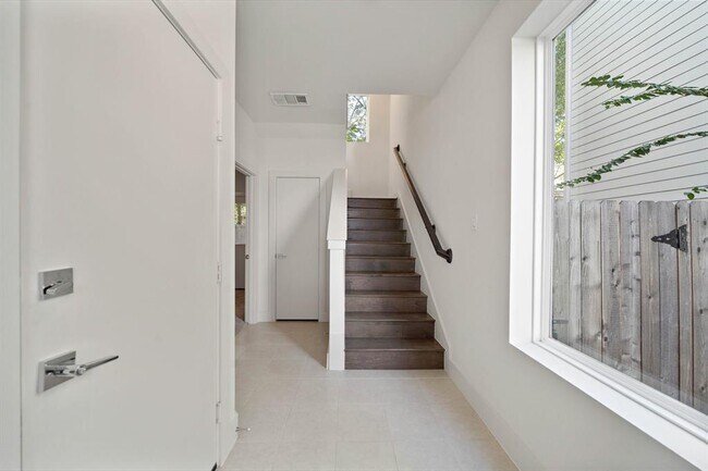Foto del edificio - 4810 Martin Oaks Ln