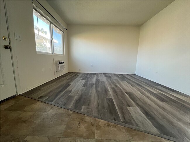 Foto del edificio - 21808 Walnut Ave