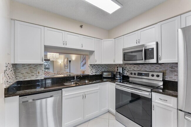 Foto del edificio - 7260 Kinghurst Dr