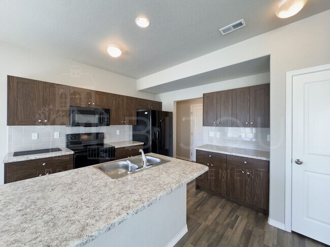 Foto del edificio - Beautiful 3 Bedroom New Build