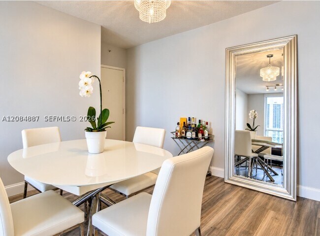 Foto del edificio - 601 NE 23rd St