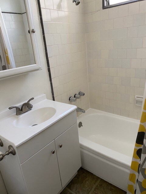 Bathroom - 1607 N Harvard Blvd