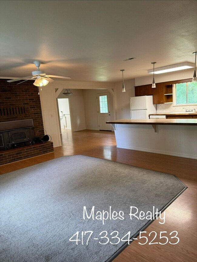 Foto del edificio - 2 bed / 1 bath apartment, Kirbyville MO