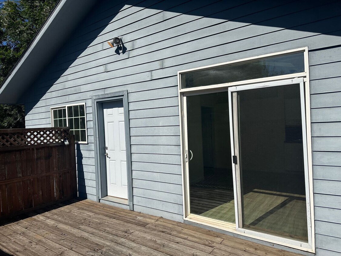 Foto principal - 2660 Edison St