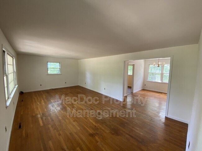 Foto del edificio - 219 Bells Hill Rd