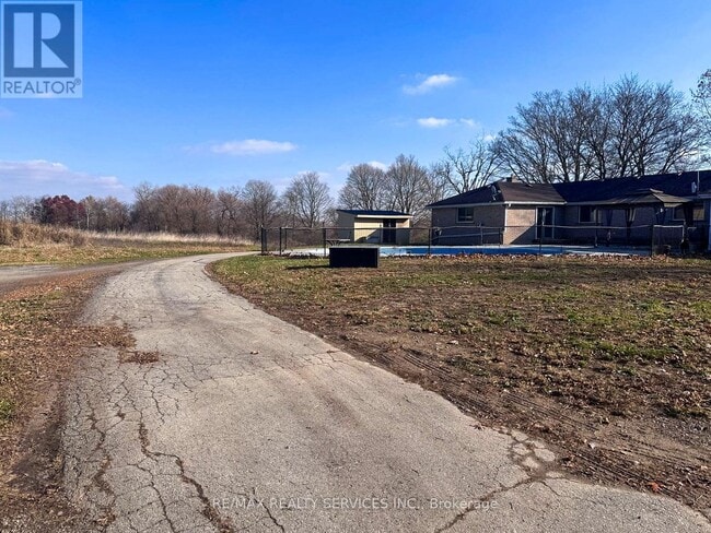 Building Photo - 375 Blue Lake Rd