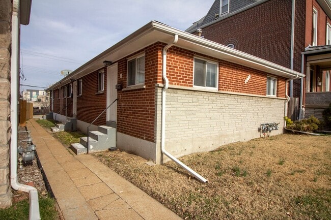 Building Photo - 3639 Blaine Ave