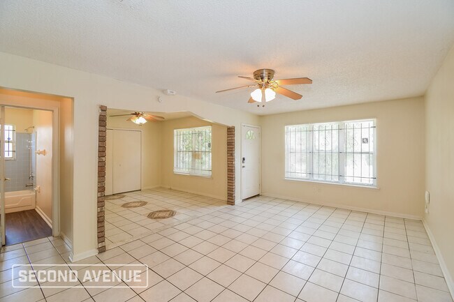 Building Photo - 7610 Bronson Ln