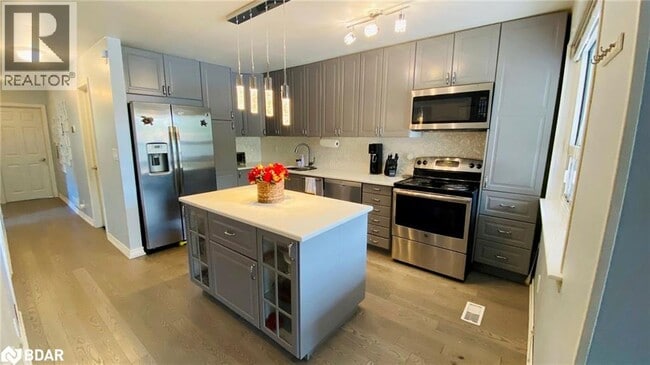 Photo du bâtiment - 1601 Sandgate Crescent