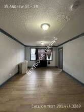 Building Photo - 39 Andrew St
