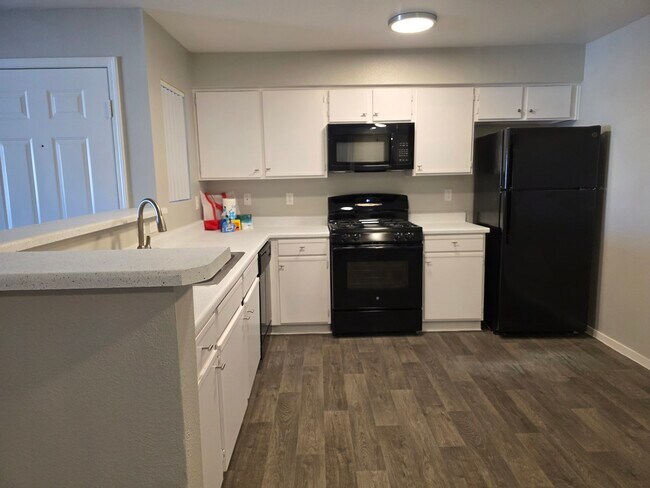 Lily Upstairs - Kitchen with a gas range/stove - Bella Fiore