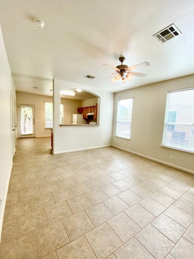 Building Photo - Austin Duplex Available for lease