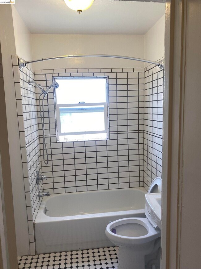 Foto del edificio - 1323 E 21st St