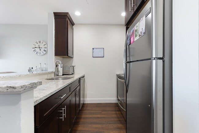 Foto del edificio - 133 Commander Shea Blvd