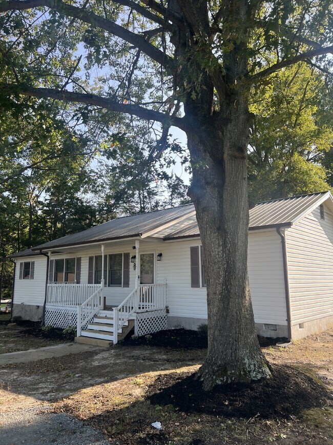 Foto del edificio - **MOVE-IN SPECIAL** $500 Off of 1st Month's Rent  Charming 3-Bed, 2-Bath Home in Prime Spotsylvan...