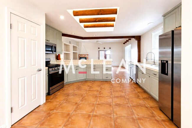 Foto del edificio - Classic 3 Bedroom Spanish Home with Pool