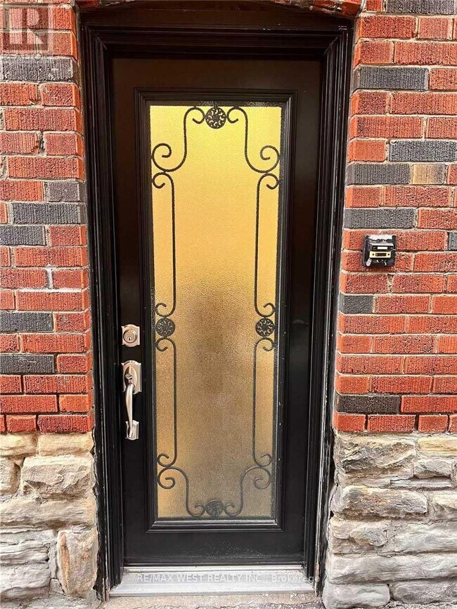 Photo du bâtiment - 900 Avenue Rd