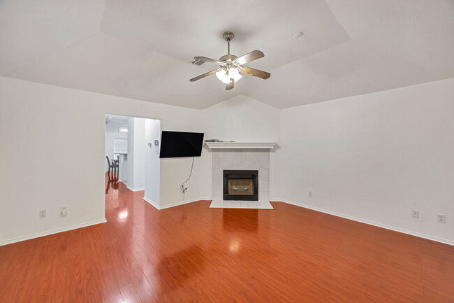 Building Photo - 719 Peach St